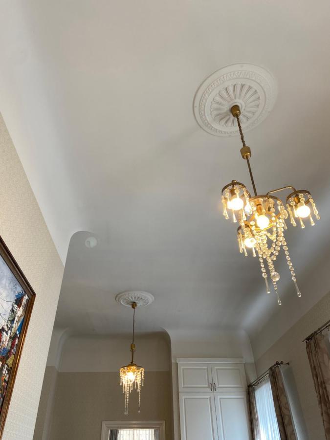Elegant In Historical Centre & Free Locked Parking Apartment Riga