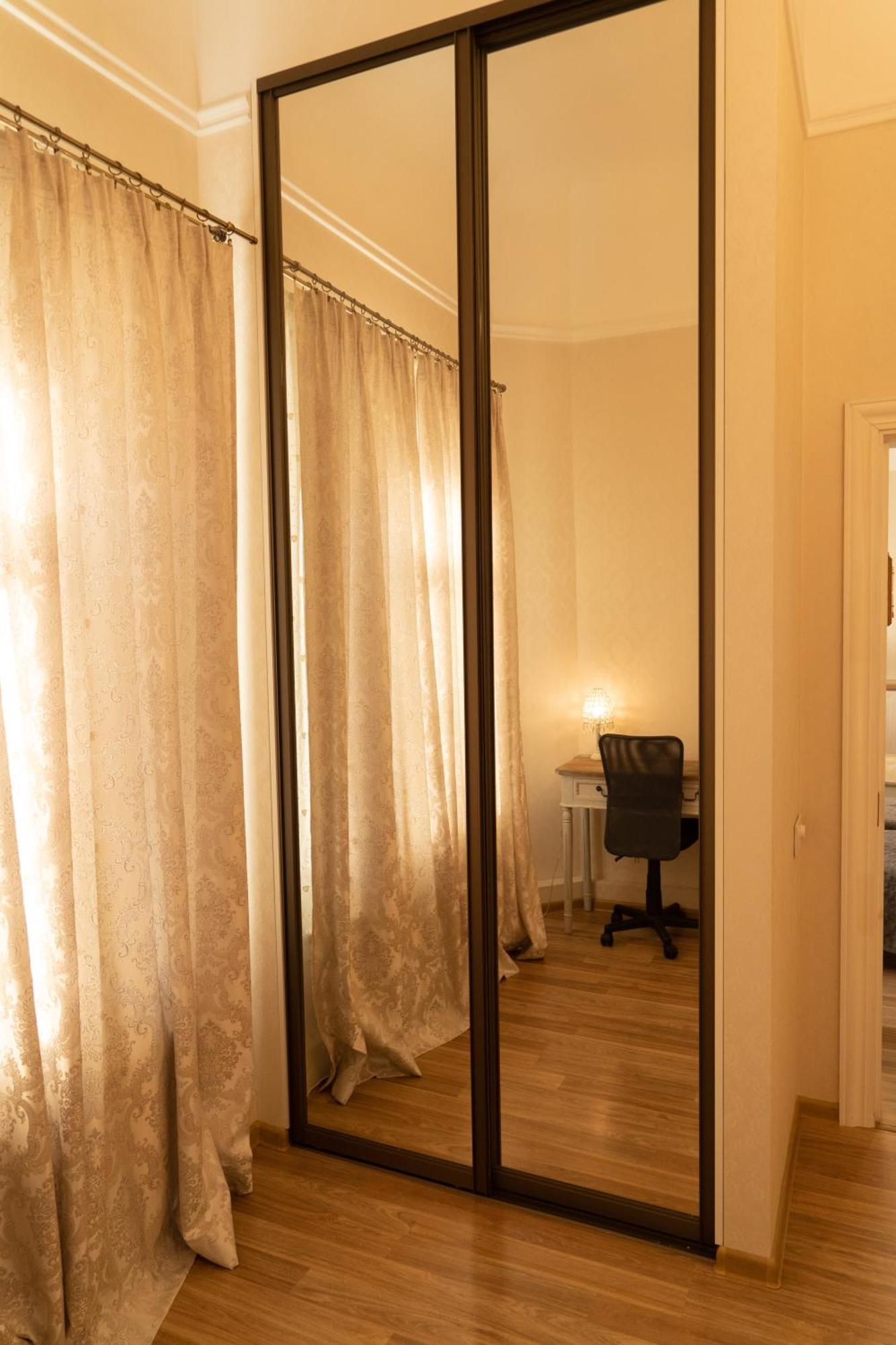 Elegant In Historical Centre & Free Locked Parking Apartment