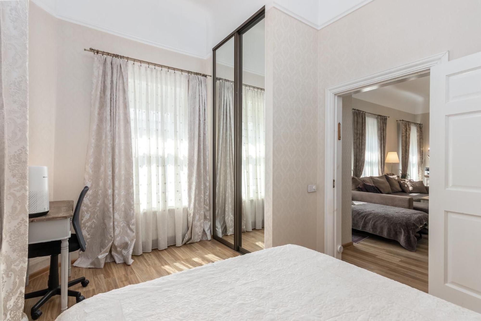 Elegant In Historical Centre & Free Locked Parking Apartament *